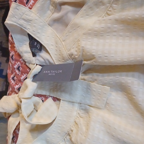 Ann Taylor Blouse - Picture 2 of 3